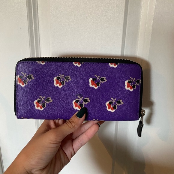 Purple floral Coach wallet - Picture 2 of 3
